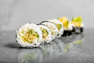 Futomaki kalmar w tempurze 6 szt.