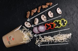 Tăiţei cu carne de vitel şi legume