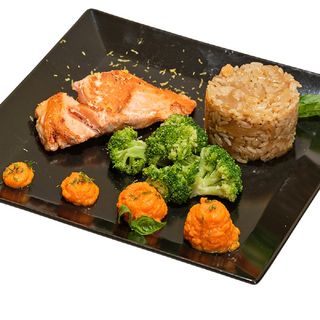 ФИЛЕ ОТ СЬОМГА С АРМЕНСКИ ОРИЗ