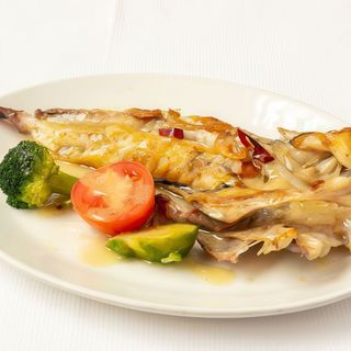 Rape de tripa negra al ajo dorado. (Para 2 personas)