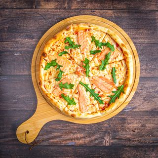 Пицца с семгой и рукколой (350г)