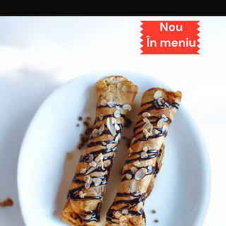 Clatite cu nutela,banana si toping de ciocolata cu migdale