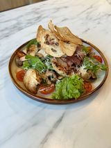 Salată caldă cu piept de pui