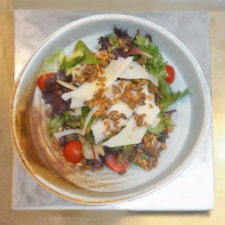 ВЕРДЕ СЪС СУШЕНИ ДОМАТИ, ПАРМИДЖАНО И ПЕЧЕНИ ЯДКИ ( 150гр. )