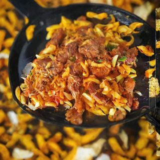 Full TV chicken assorted with chips,