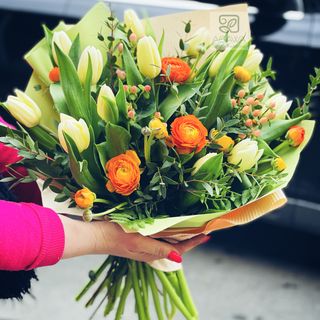 Bukiet mieszany kwiaty sezonowe - średni j-pom