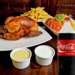 Combo pollo entero (Patatas, ensalada y bebida 2L)