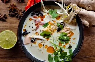 Tom - kha z łososiem