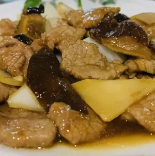61 Vaca com Bambu e Cogumelos Chineses