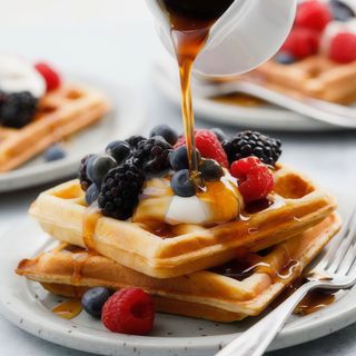 Gofre banana y salsa + 1 zumo saludable (370 ml.)