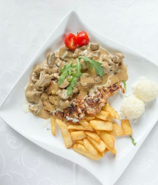 Pileći batak sa sosom od šampinjona