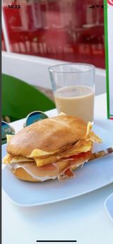 Bocadillo Mixto Jamón Serrano Y Queso