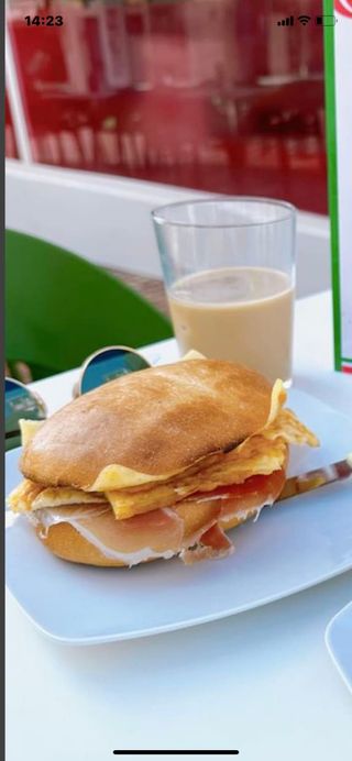 Bocadillo Mixto Jamón Serrano Y Queso