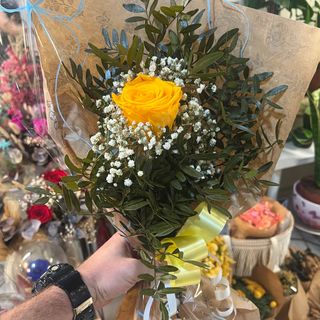 Rosa amarilla preservada (no marchita)