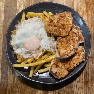 Lomo, patatas y huevo 