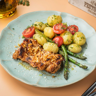 Куряче стегно  з картоплею і аспарагусом (140/155/80 г)