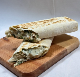 Сулугуні з мʼясом (550г)