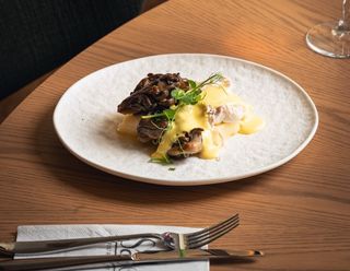 Гъби кладница с поширана яйце