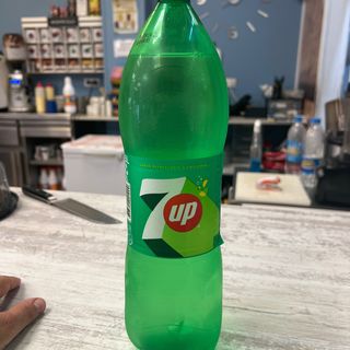 7UP  (1,5 lt.)