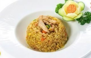 225 Riso saltato con pollo