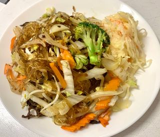 Makaron sojowy z warzywami