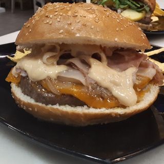 Hamburguesa De Ternera Desestructurada A Los 4 Quesos