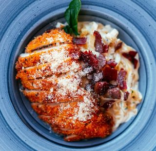 Piletina u začinskom bilju i parmezanu 500gr