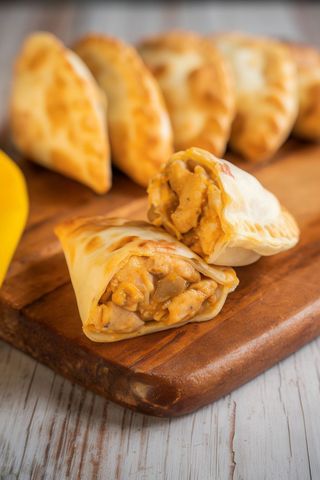 Empanada De Pollo Clásico