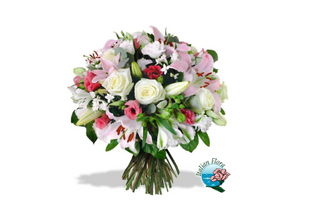 Bouquet con rose lilium e fiori misti di stagione