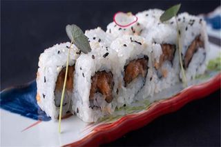 U3. Uramaki spicy salmone
