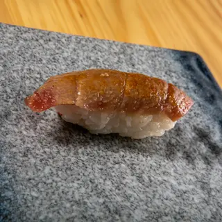 Nigiri De Atún Caramelizado Con Zumo De Limón (1 Ud.)