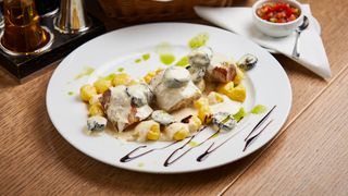 Medaljoni u sosu od šljiva i gorgonzole