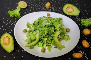 მწვანე სალათი ავოკადოთი