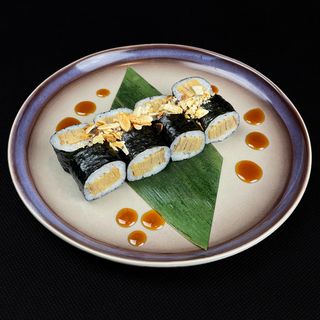 Hosomaki tamago ze słodkim sosem kabayaki i migdałami