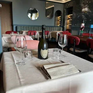 Tartare di manzo con scaglie di grana e olio al tartufo 
