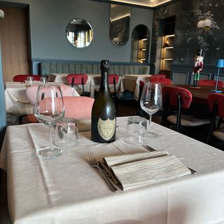 Tartare di manzo con scaglie di grana e olio al tartufo 