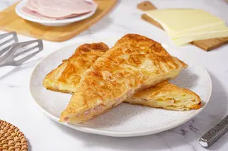 Placinta cu Mozzarella si Sunca, 130g