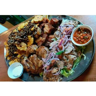 Picada PitaFood con Coca cola 1L 1/2