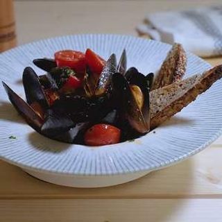 Midii în sos san marzano 320 g