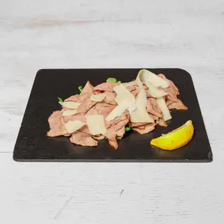 Roast beef homemade all'inglese con rucola e grana