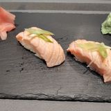 NIGIRI SALMON FLAMBEADO 2 PCS