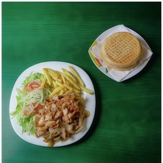 Oferta 32: 2 Platos Carne, patatas, ensalada y 1 refresco 1L.