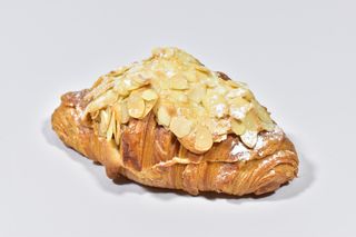 Grand Croissant Aux Amandes