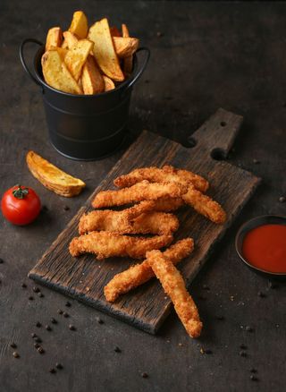 Հավի նագեթներ և գյուղական կարտոֆիլ