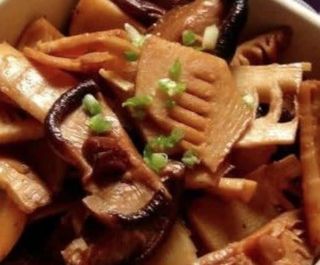 130. Bambu e funghi cinesi