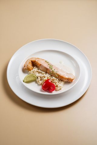 Стейк из семги со сливочным соусом