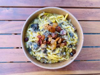 Tonnarelli alla carbonara tartufata