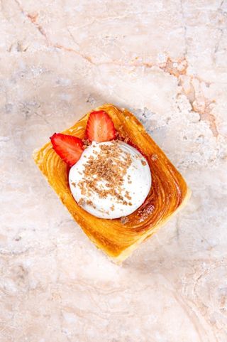 Roll cheesecake capsuna