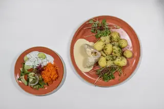 Filet Faszerowany Szpinakiem i Serem z Ziemniakami