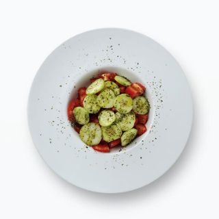 Salată de roşii şi castraveţi